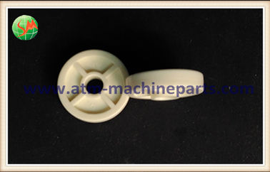 Rouleau en plastique de lecteur de cartes de Sankyo dans la couleur blanche pour le modèle de la NCR 58xx 66xx